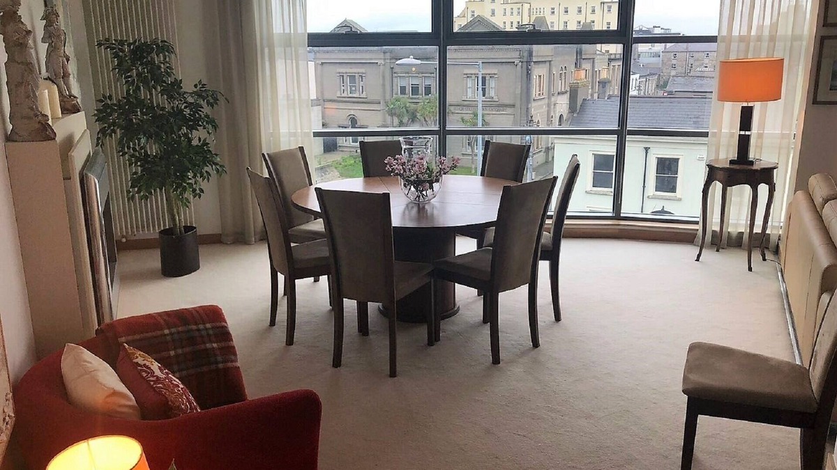 Dun Laoghaire Apartment | Luxurious 2 Bed 1,400 sq ft Apartment in Dunlaoire free parking