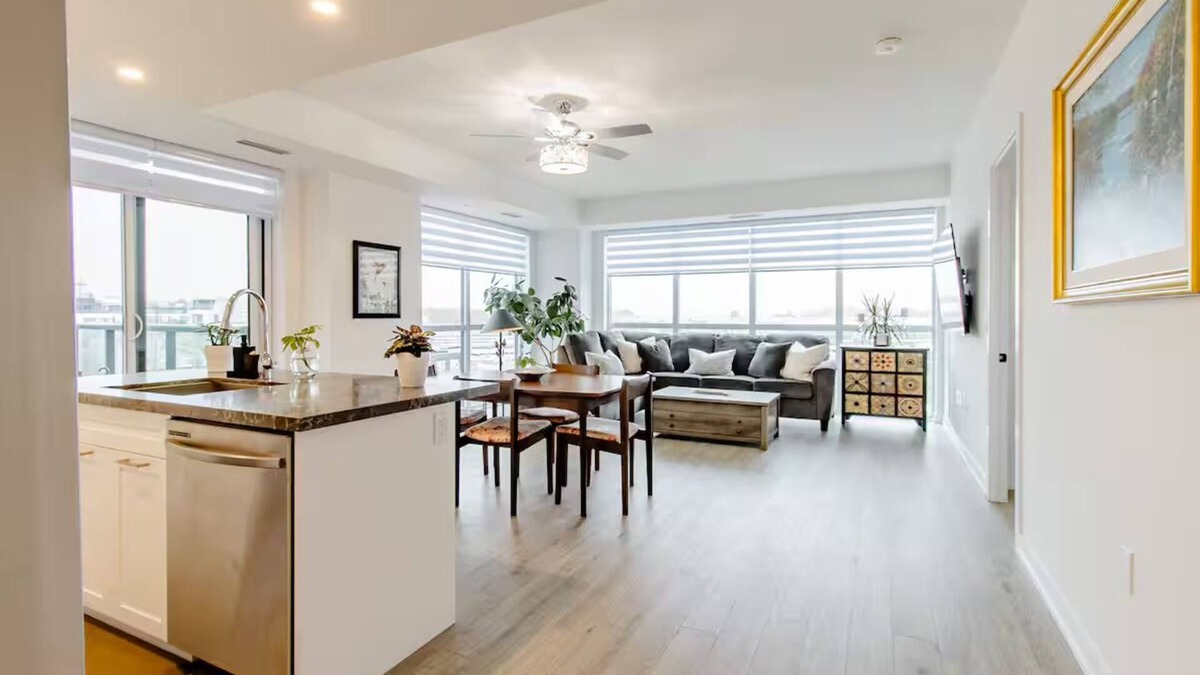 Innisfil Condo | Luxurious 2-Bed, 2-Bath Furnished - 5 Star Resort