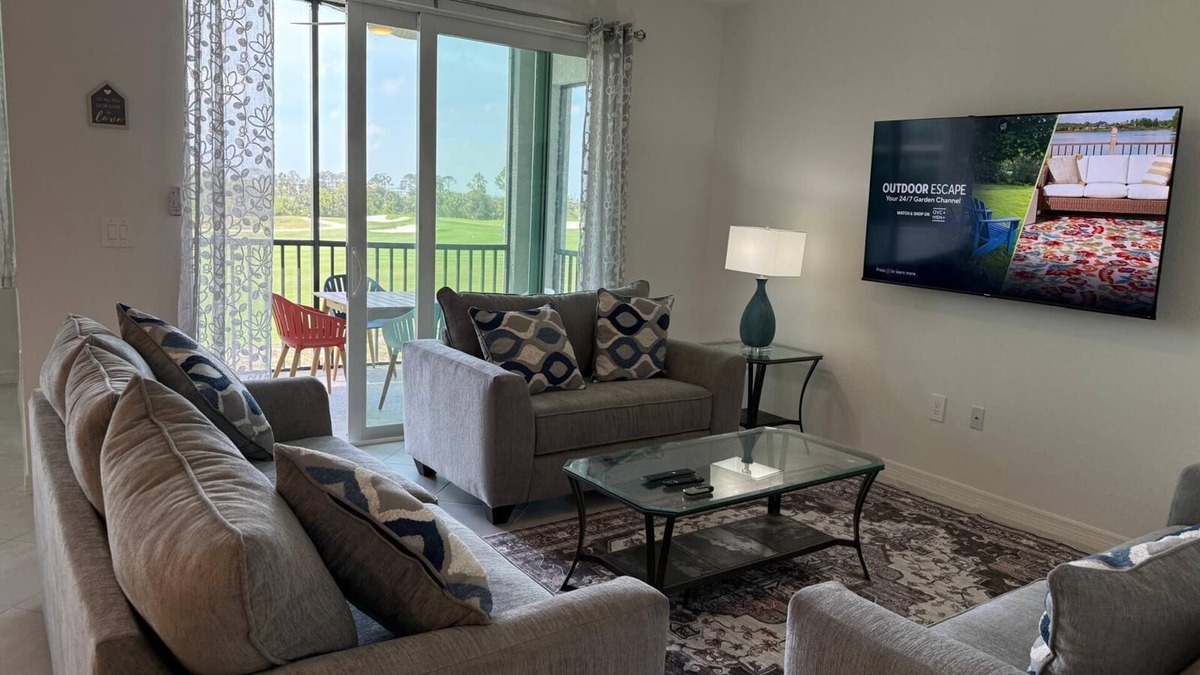Venice Condo | Luxurious 2/bed, 2/bath condo in beautiful golf community