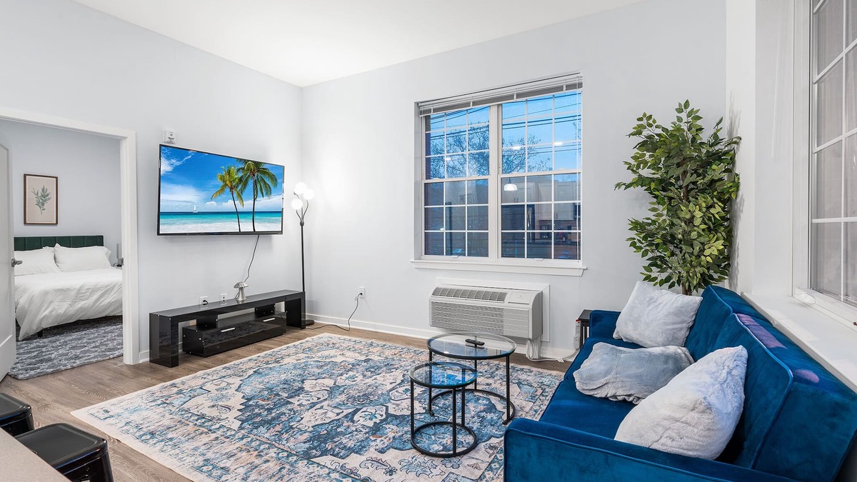 Greenville Condo | Luxurious 2 Bed Condo: Only 20 Mins away from Manhattan