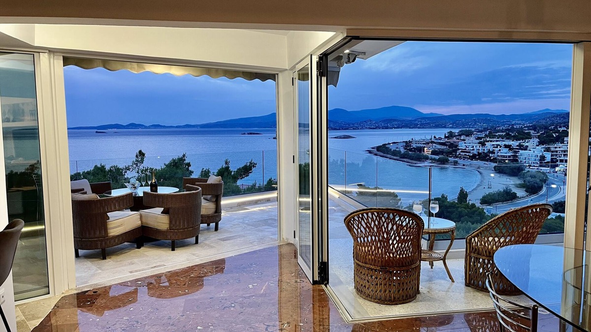 Saronida Apartment | Luxurious 2-bed Seaside Apartment in Saronida