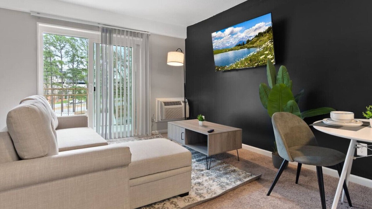 Crabtree Apartment | Luxurious 2 Bed Suite - in Raleigh!