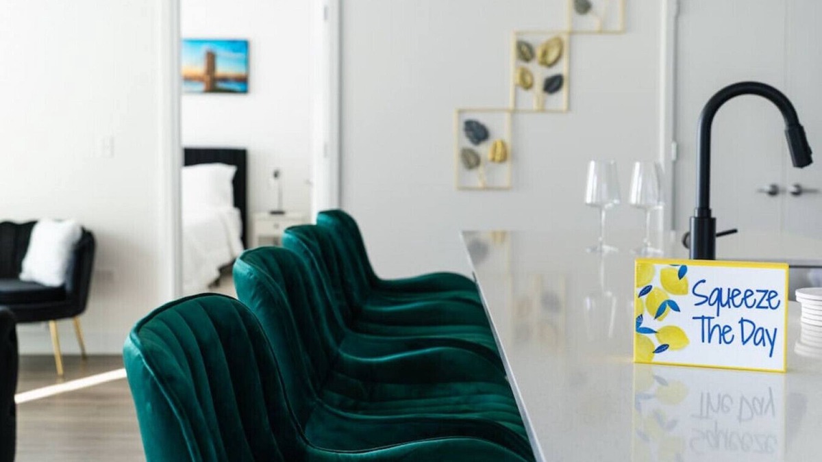 Morton Grove Apartment | Luxurious 2 Bedroom in Morton Groove