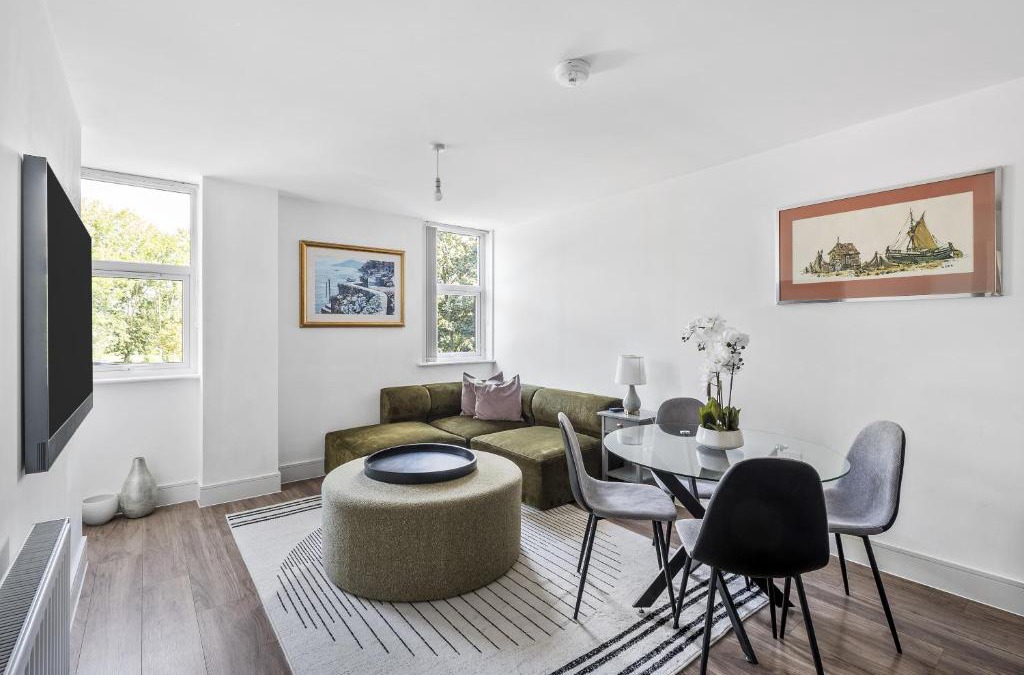 Chelmsford Apartment | Luxurious 2 Bedroom Apartment with Free Parking in Chelmsford City Centre
