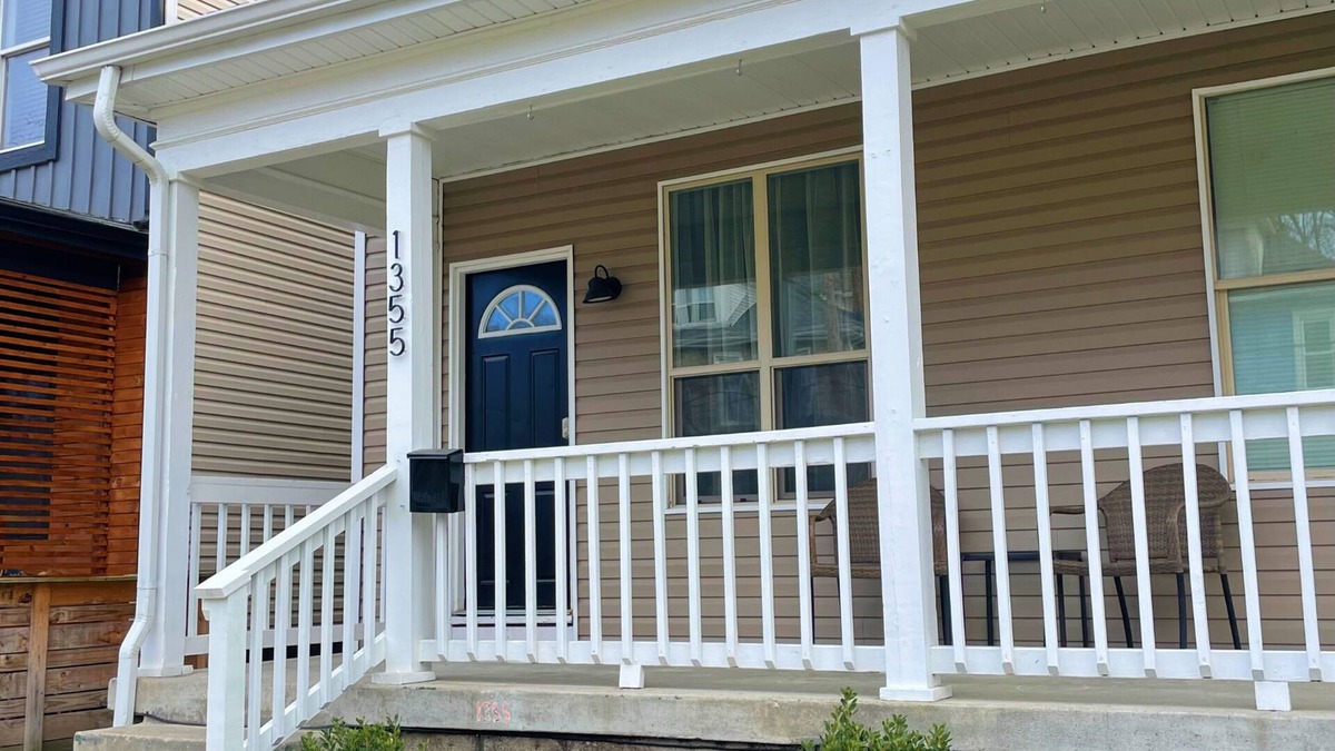 Near East Columbus House | Luxurious 2-bedroom house with WiFi, AC in enchanting Columbus