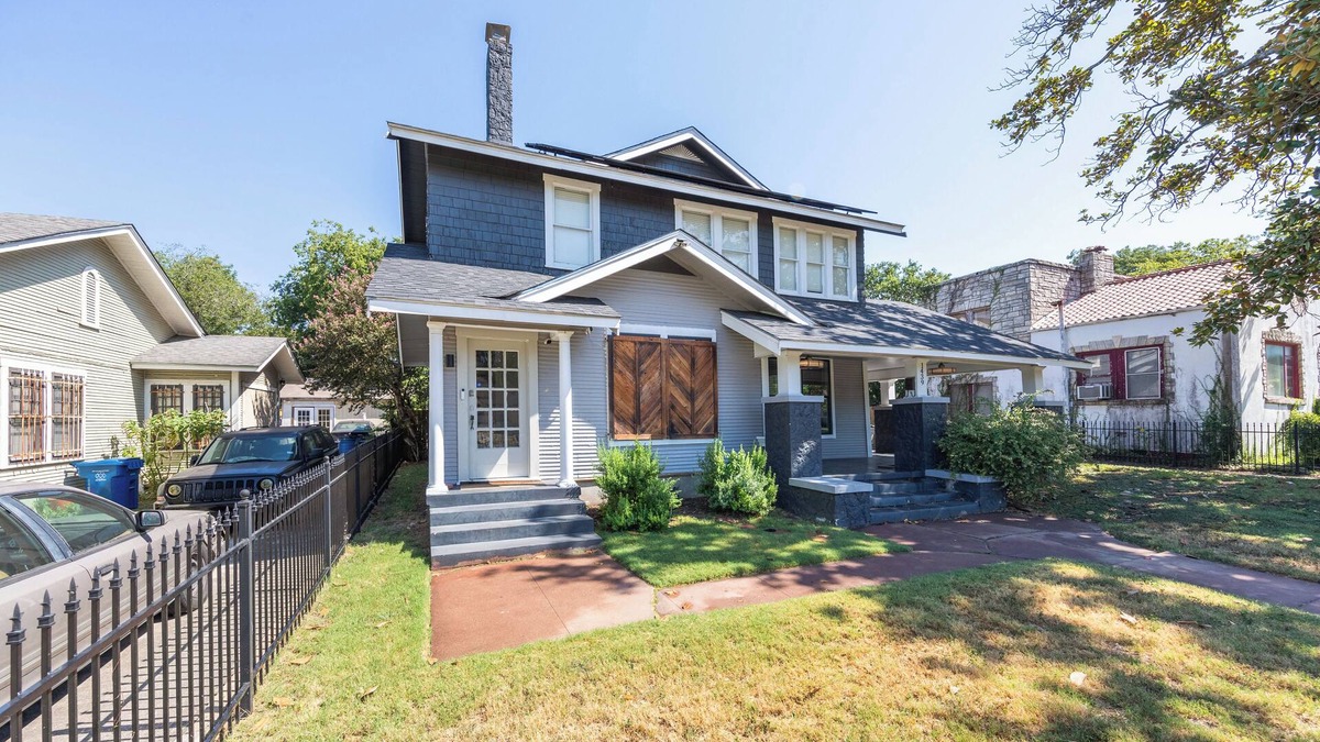 Highland Park House | Luxurious 2-bedroom Town house