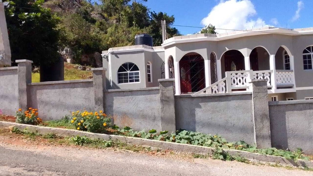 Spalding House | Luxurious 2 Bedroom w/separate, Entrance, Living Rooms, Patio and Kitchen