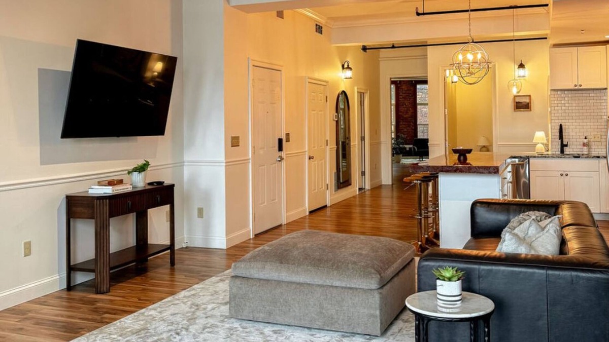 Utica Apartment | Luxurious 2 BR Loft