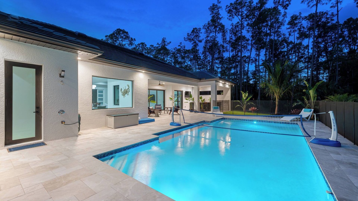 Rural Estates House | Luxurious 2024 5-BR House- Heated Pool and Outdoor Kitchen, just minutes from beaches and downtown