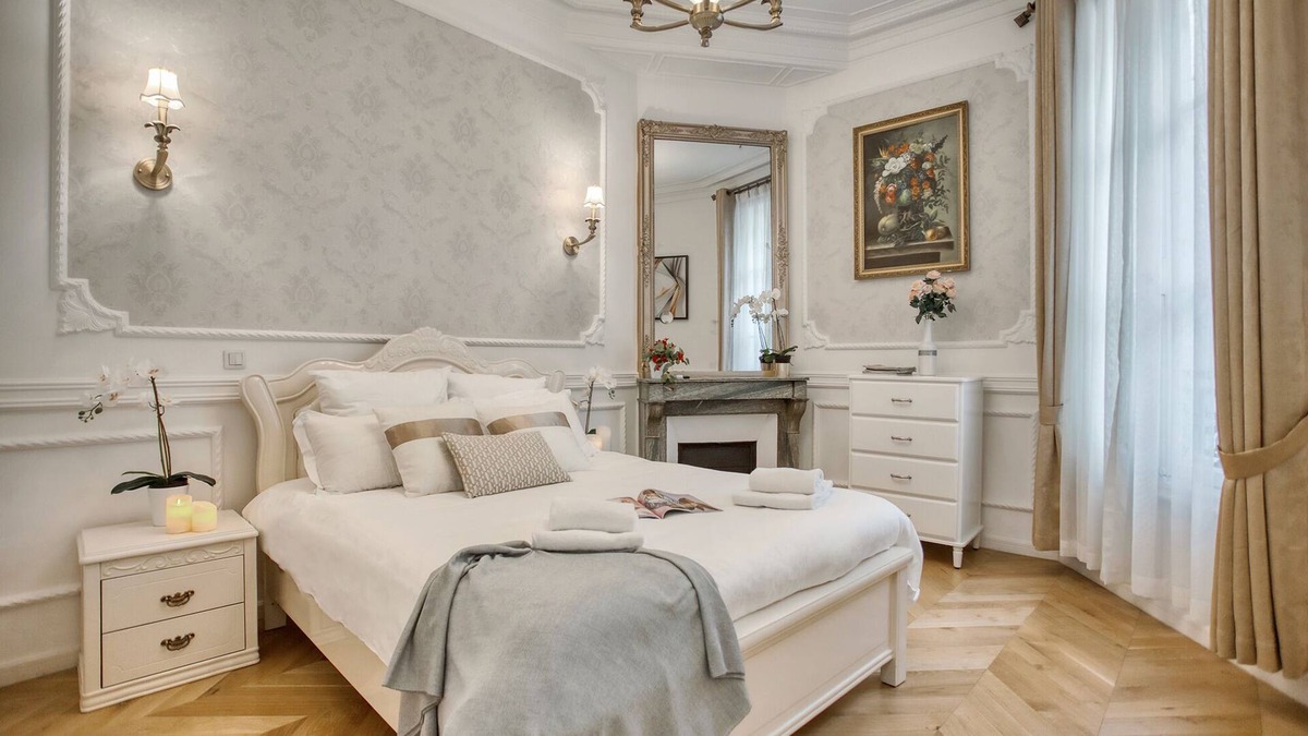 Chaussee-d'Antin Apartment | Luxurious 250m² 7BR at Galeries Lafayette - Rare