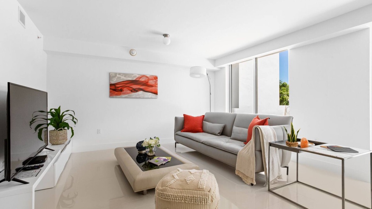 Bay Harbor Islands Apartment | Luxurious 2BR 3BA Apt | Bay Harbor Islands Family-Friendly Stay with Rooftop