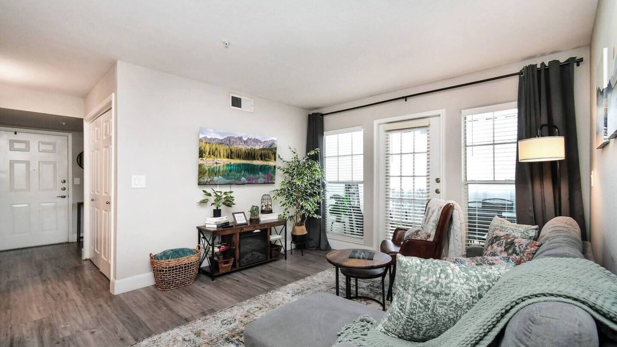 Astrodome Apartment | Luxurious 2BD King in Master, NRG/TMC, Fireplace!
