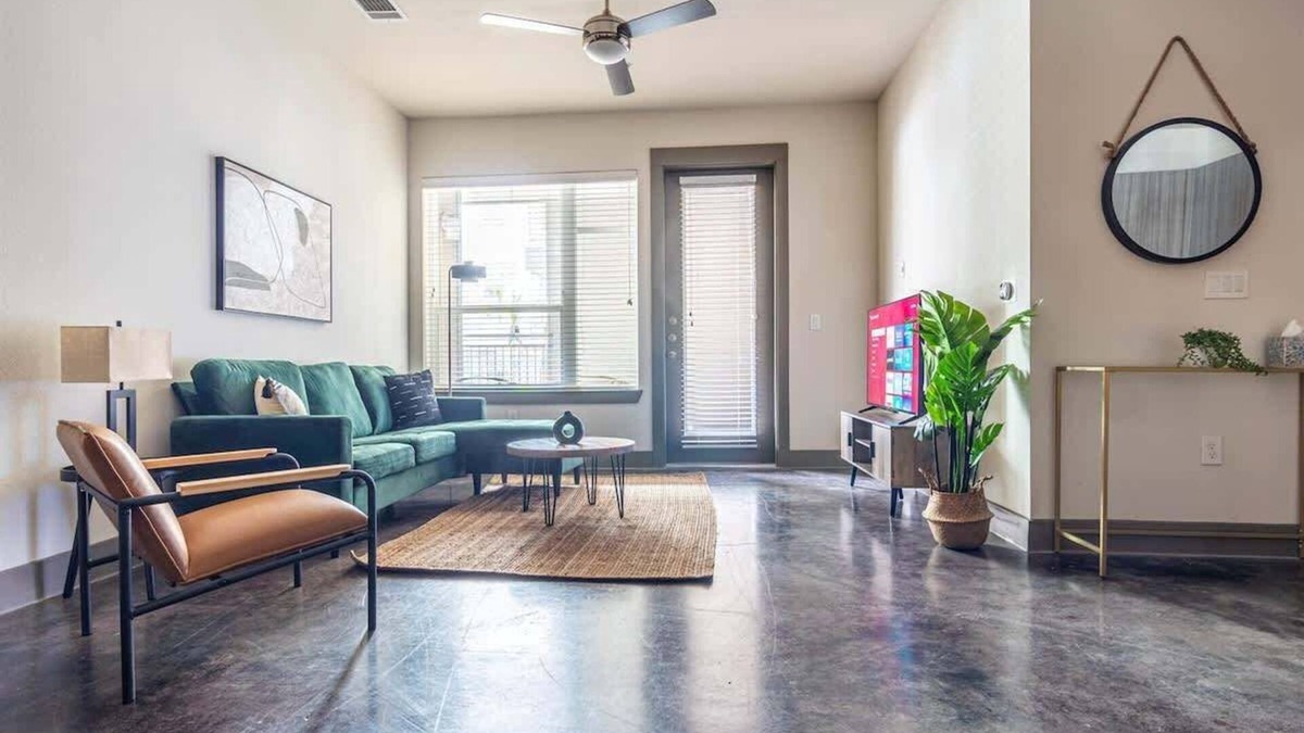 Plano Apartment | Luxurious 2BR King Suite: Pool, Parking, Gym