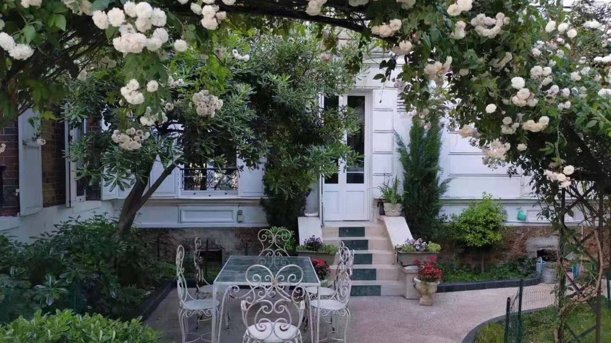 Sevres Apartment | Luxurious 3+1 pcs apartment with garden 3 km from Paris