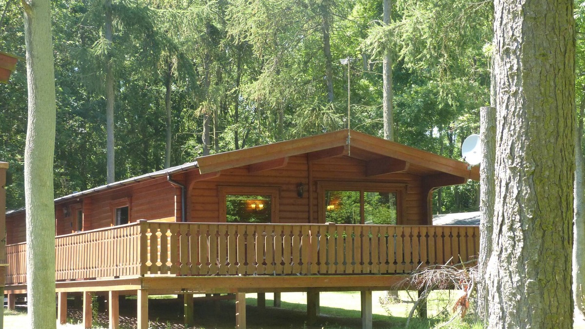 Kenwick Cabin | Luxurious 3 Bed Log Cabin Holiday Lodge in Louth, Lincolnshire (3B Sleeps6)