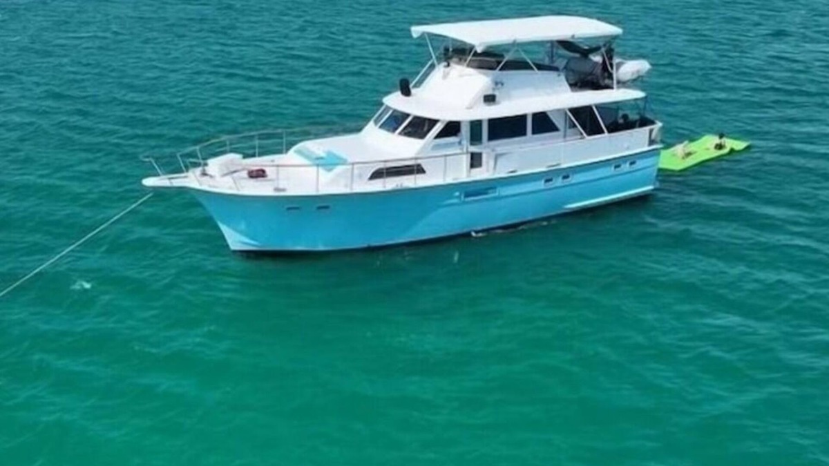 Key West Boat Rental | Luxurious 3-bedroom boat with AC and fitness room in amazing Key West