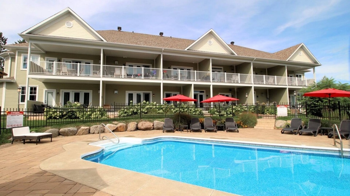 Bromont Condo | Luxurious 3 bedroom condo. 2 minutes from beautiful Mont Bromont. CITQ#248275