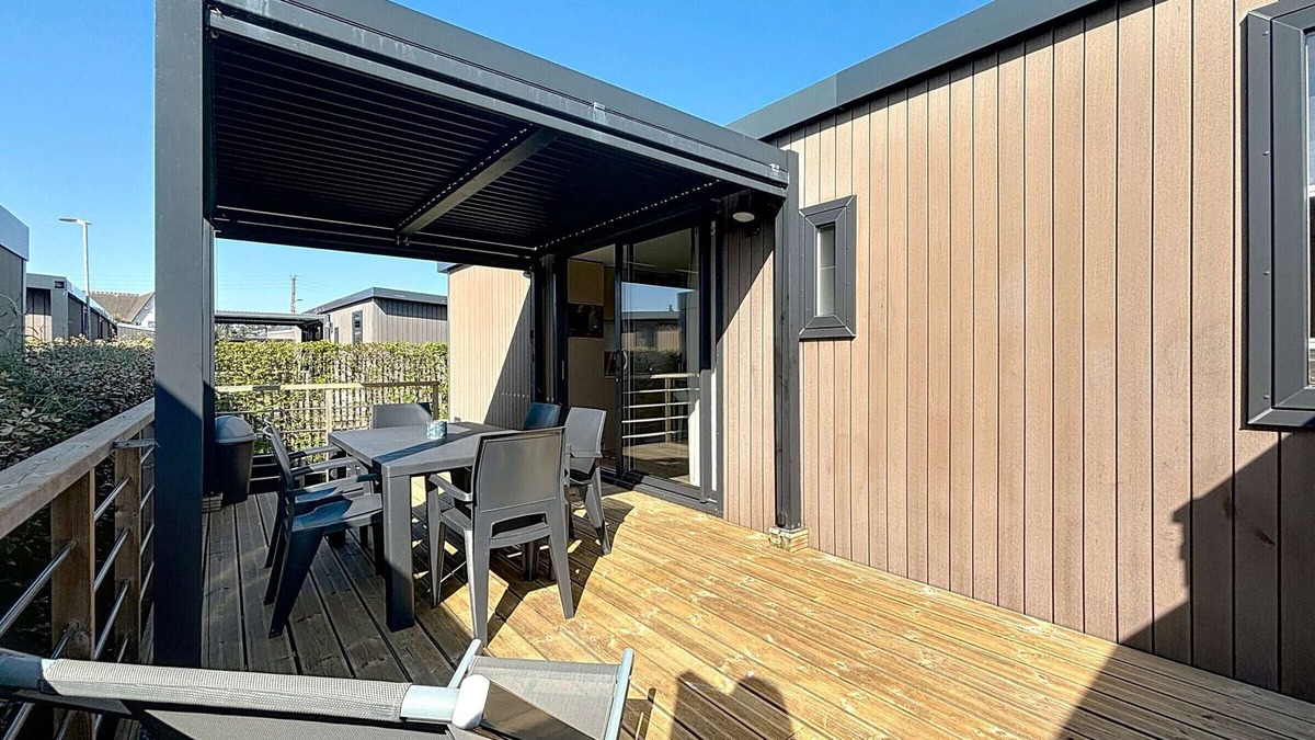 Jullouville-les-Pins House | Luxurious 3-Bedroom Mobile-Home with Heated Pool, 200m from Beach, Sleeps 6