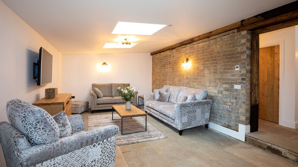 Little Stukeley Cottage | Luxurious 3-bedroom rustic barn conversion
