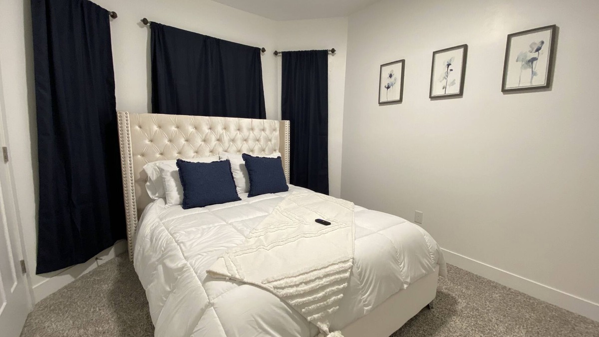 Herriman Condo | Luxurious 3 bedroom in Herriman. 4K Tv Fast wifi
