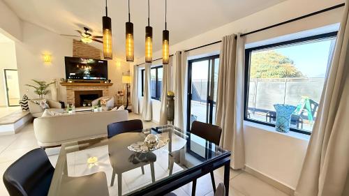 San Antonio Tlayacapan House | Luxurious 3 Bedroom Retreat in Ajijic - Sleeps up to 6 - Walk to Everything