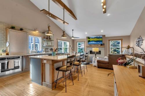 Ellicottville House | Luxurious 3-Bedroom Townhouse Walk to Village