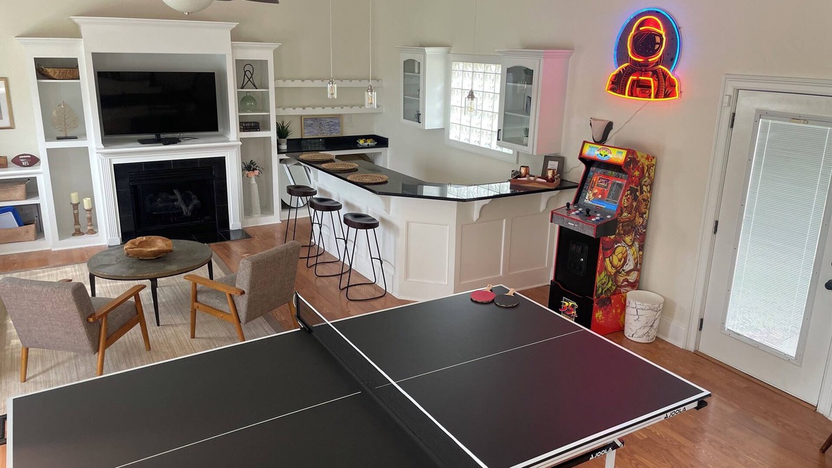 State Park House | Luxurious 3 BR/2 BA w/Patio Deck, Wet Bar, Ping-Pong, Arcade, & King Bed