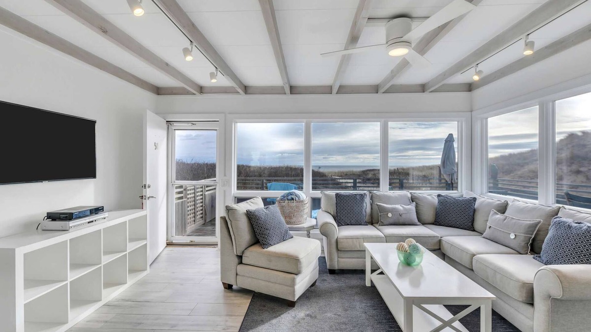 Napeague Cottage | Luxurious 3 BR Cottage w/Ocean View Balcony