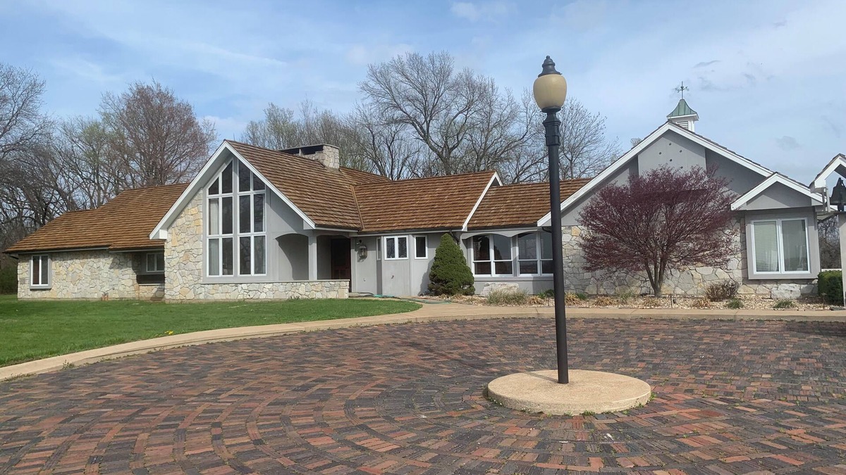 Mitchell House | Luxurious 35-Acre Gated Estate, <15 Min to Downtown St. Louis
