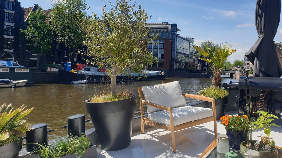 Plantage Boat Rental | Luxurious 3BR/2BA 110m² houseboat in Amsterdam Centre!