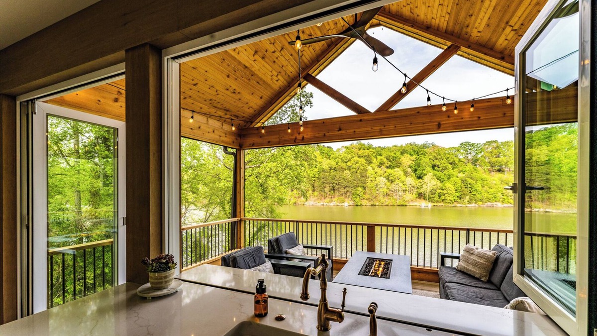 Greenville - Spartanburg House | Luxurious 3BR on Lake Saluda w/Kayaks, Fire Pit