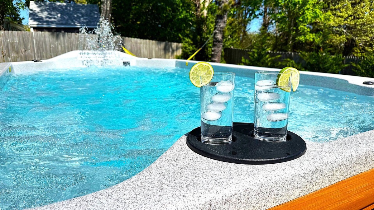 Eastham House | Luxurious 4 Bd/2 Ba Main house with Spa-pool and Separate 1 Bd/1 Ba Apartment