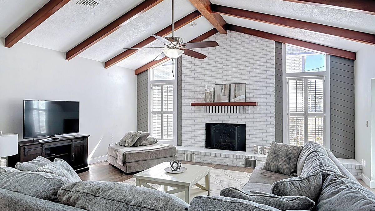 Spruce Creek House | Luxurious 4 Bedroom Home on Taxiway in Spruce Creek Fly-in, 6 miles to beach!