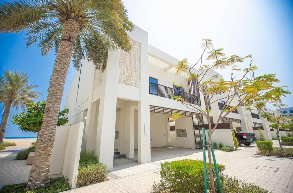 Al-Fujairah Villa | Luxurious 4 bedroom villa on the beach