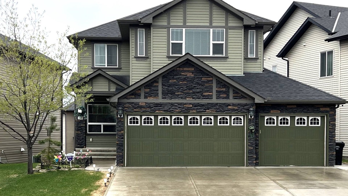Panorama Hills House | Luxurious 4 BR Home close to amenities in NW - Minutes to DT, Airport, Stampede