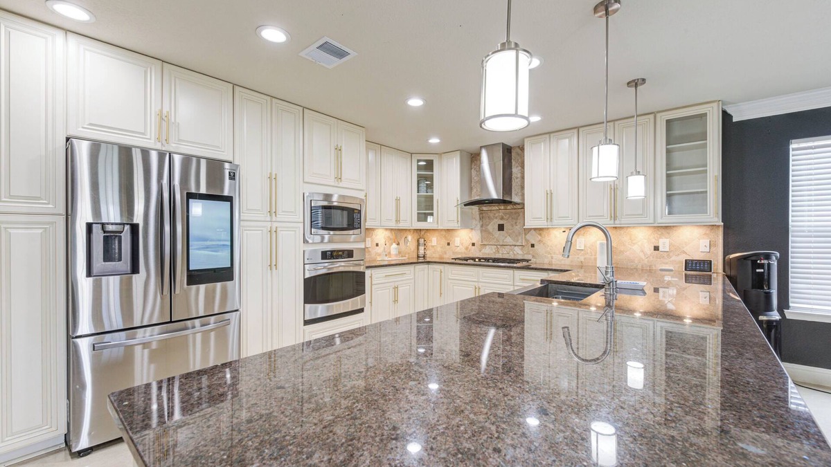 Cypress House | Luxurious 4bdr 3.5bth Family Friendly House In The Houston Area