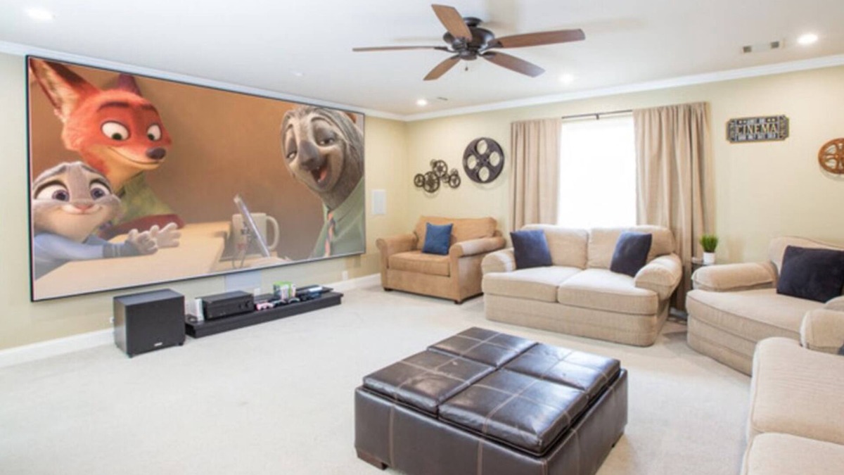 Medina Valley House | Luxurious 4bdrm/13 guest home near Lackland AFB BMT/SeaWorld/Downtown