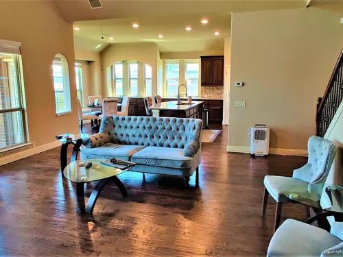 Lavon Villa | Luxurious 4br 3 baths office game room - 85 inch TV - Close to fishing boating and outdoors activities