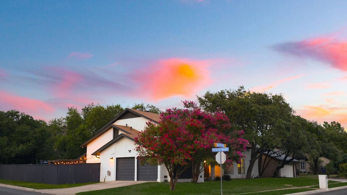 Woods of Shavano House | Luxurious 4BR 3BA with Private Relaxing Pool