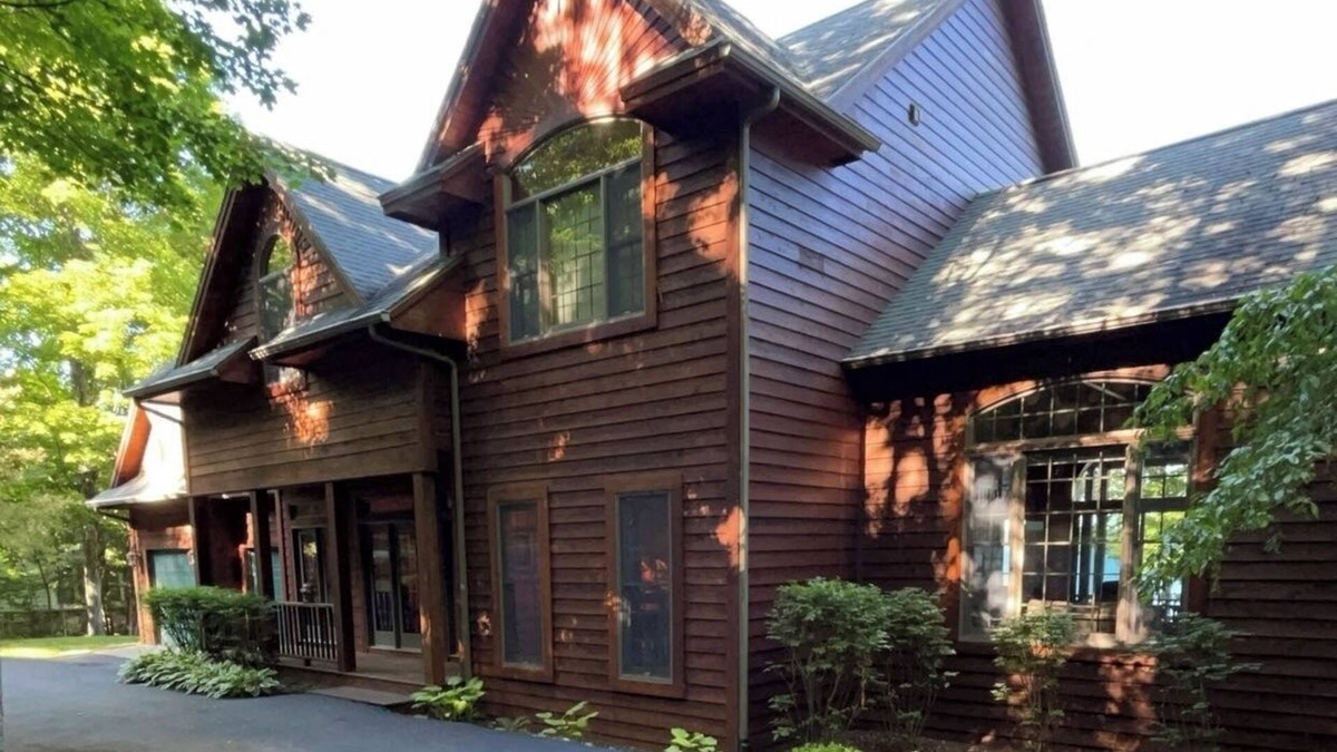 Kewadin House | "Luxurious 4BR/4BA Retreat on Torch Lake - Perfect for Families"