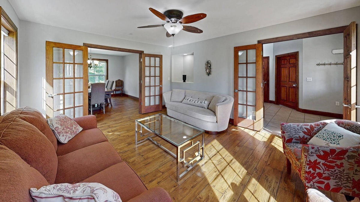 Blakeslee Villa | Luxurious 4BR Poconos Green Estate with Hot Tub, Sauna & Jacuzzi