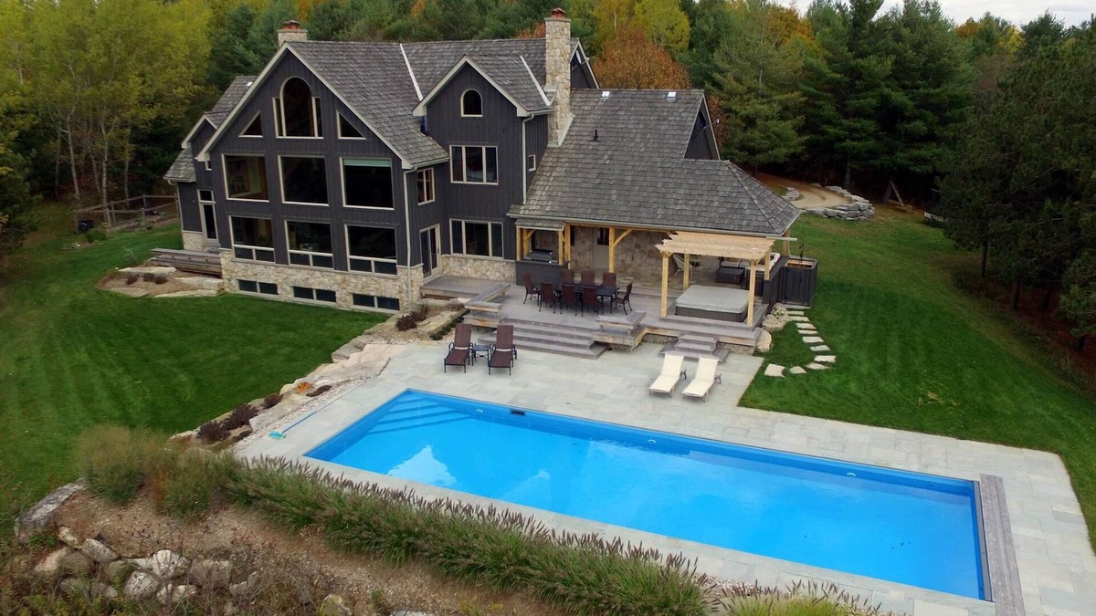 Mulmur Other | Luxurious 5 bdrm,4 bath farmhouse in Mulmur!4 Season Country Getaway!Swim & Ski!