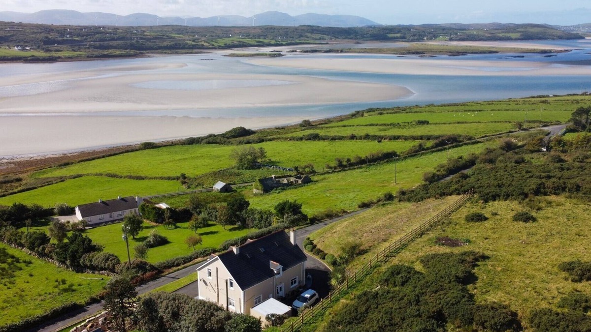 Lettermacaward House | Luxurious 5 bedroomed home with sea view close to beach
