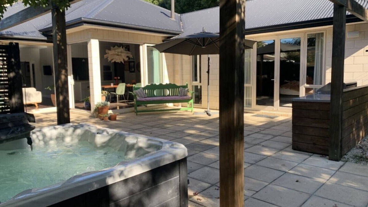 Burnside House | Luxurious 5 bedroom home with heated pool