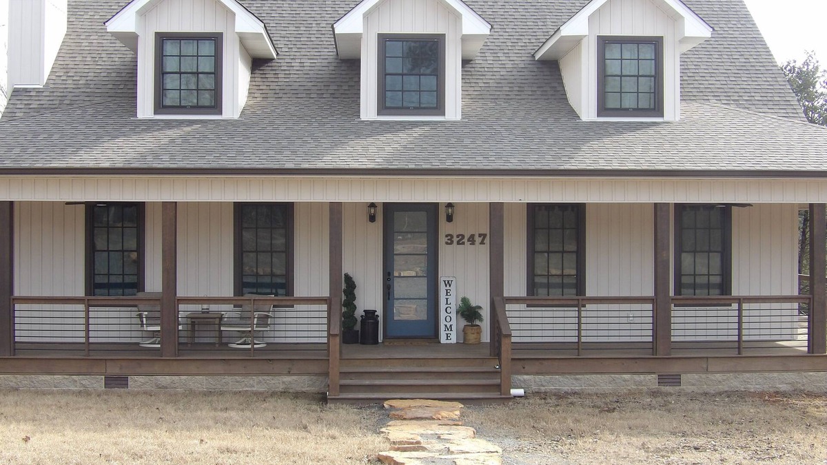 Drasco House | Luxurious 5-bedroom lakefront house with 3 master bedrooms & a wrap-around porch