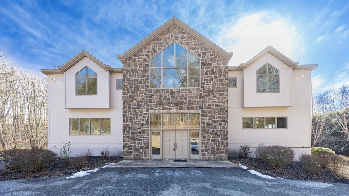 Chadds Ford House | Luxurious 5-bedroom 5.5 bath house with AC, WiFi in charming Chadds Ford