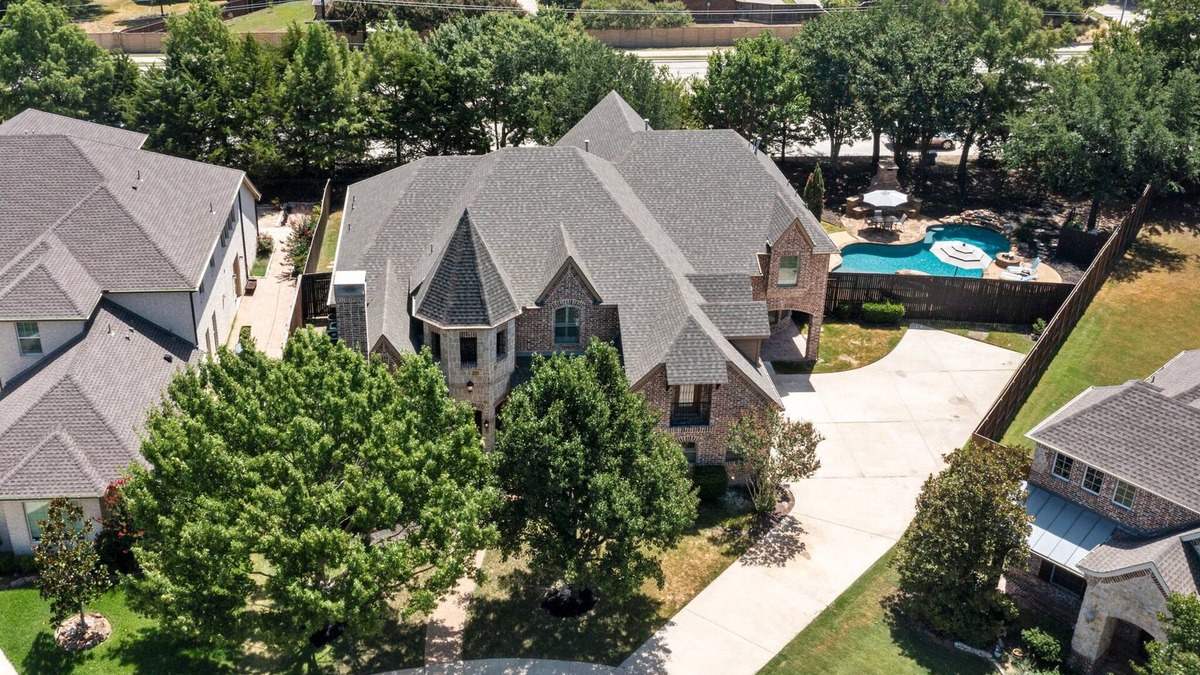 Murphy House | Luxurious 5 BR w/Resort Style Pool & Theater Room in Murphy