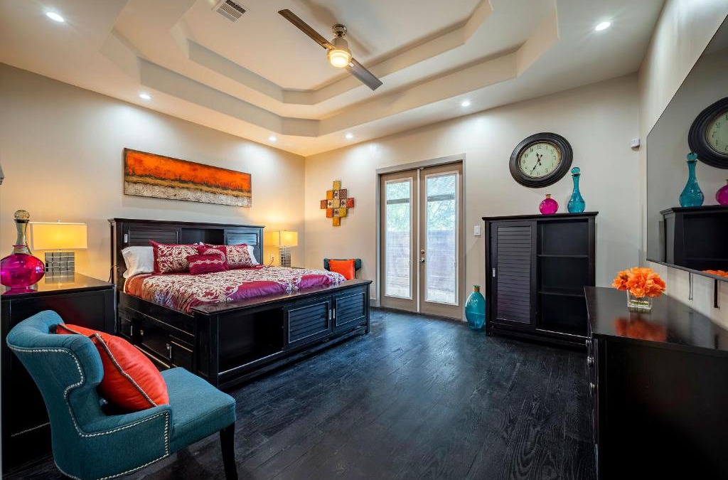 Northside Villa | Luxurious 5BR Home Sleeps-14