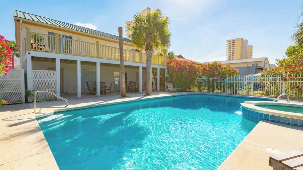 Gulf Lagoon Beach House | Luxurious 6 BR Beachfront Villa