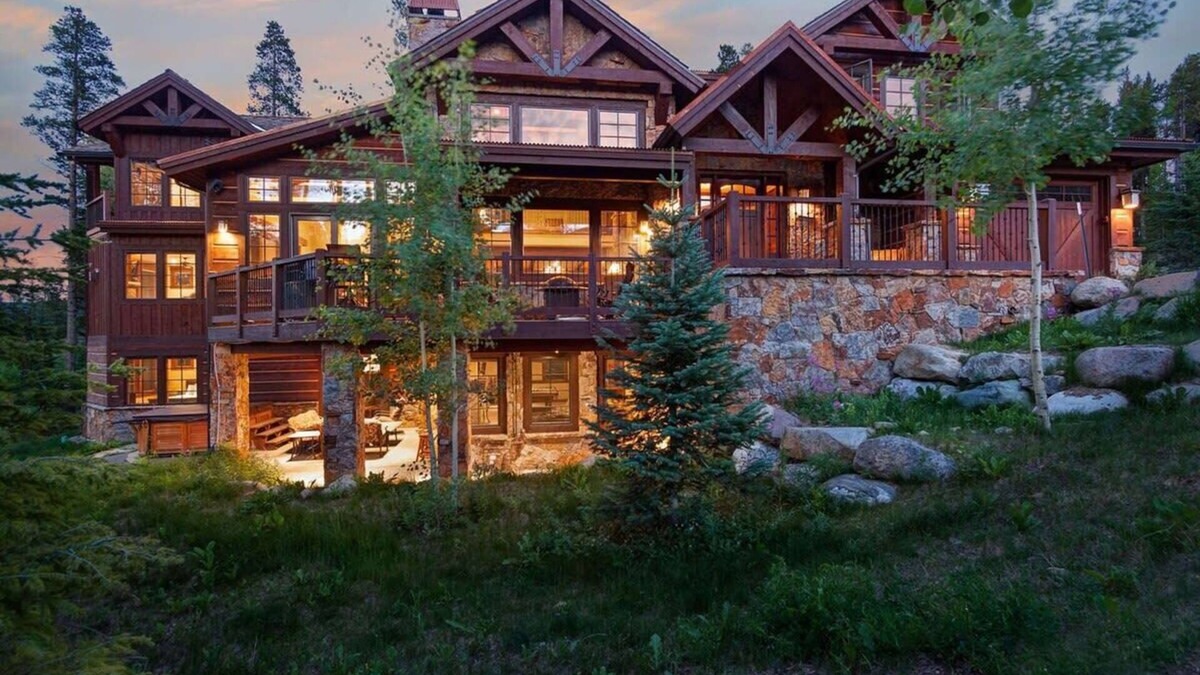 Boulder Ridge House | Luxurious 6BR, Hot Tub, 3Min Walk to Main Lifts
